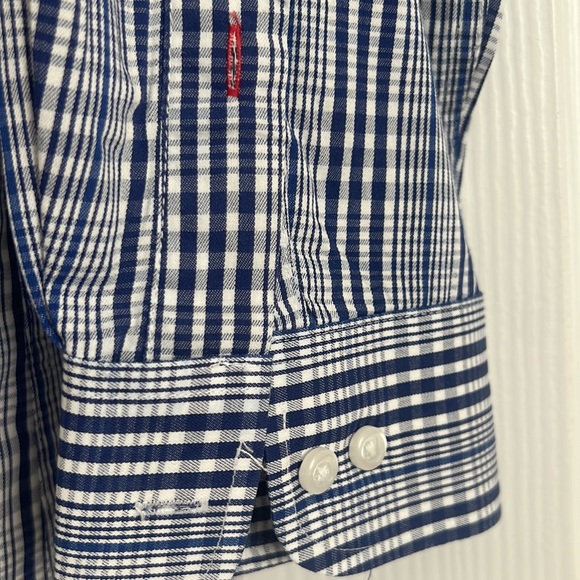 Button down - Picture 2 of 4